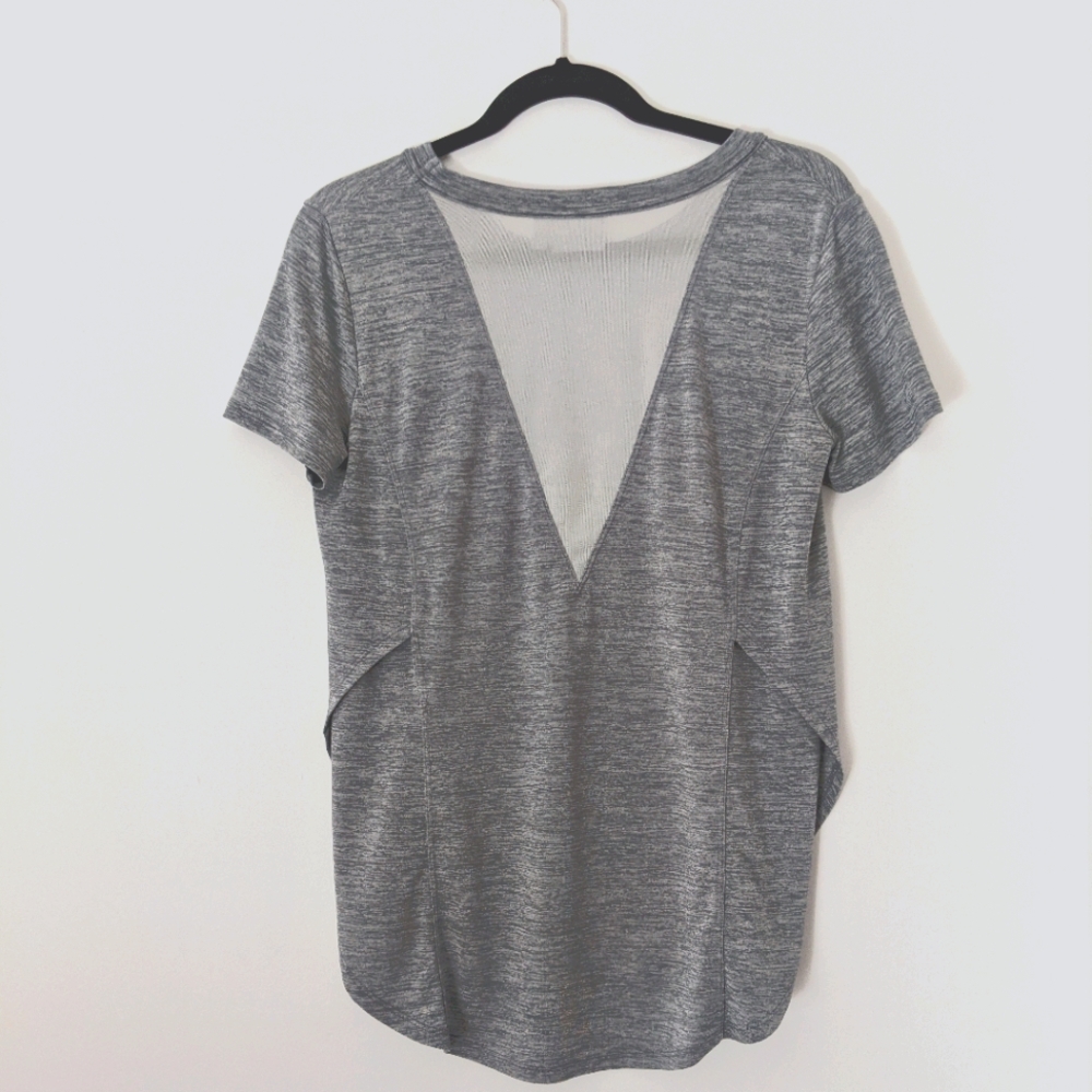 Athleta Utopia Short Sleeve Tee Gray/White XS - Picture 9 of 12